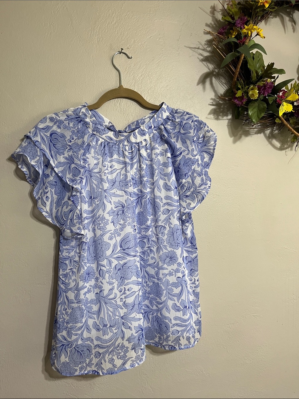 MELLODAY Blue & White Floral Flutter-Sleeve Blouse